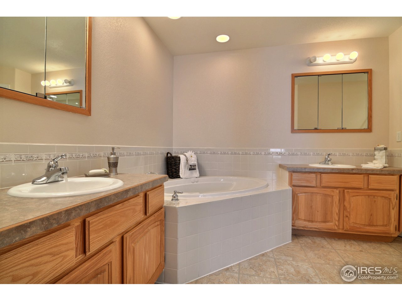 5608 West 13th Street Road Greeley, CO 80634 - Photo 17 of 25 5 Piece Master Bathroom