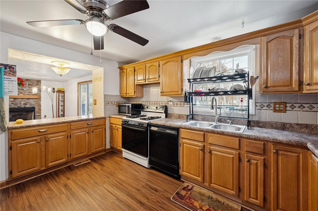 1914 Riggs Road South Park, PA 15129 - Photo 11 of 40