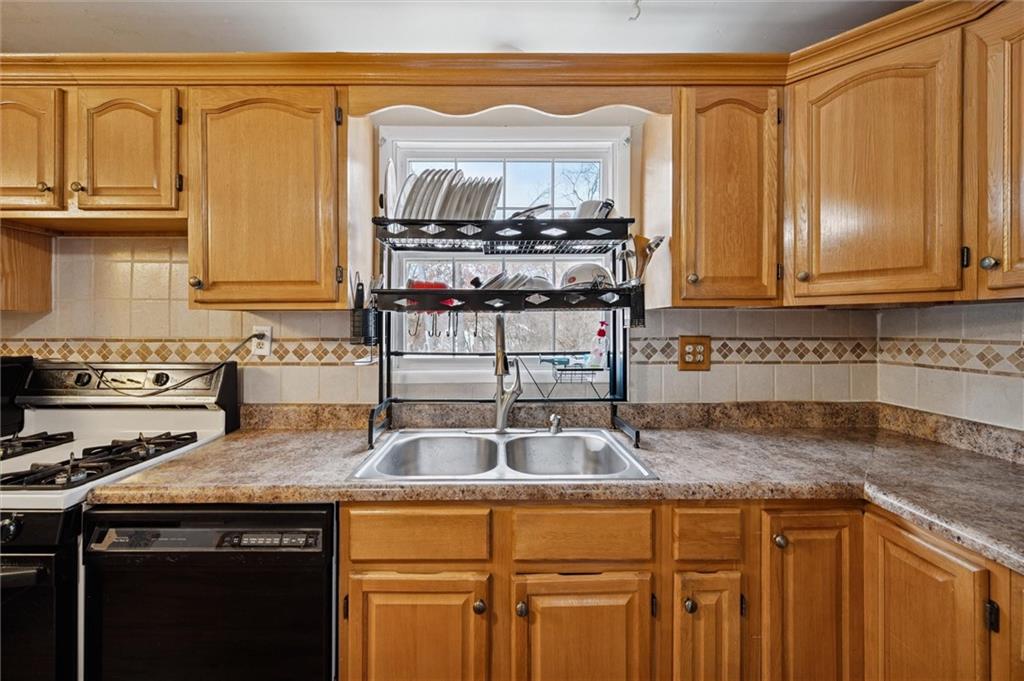 1914 Riggs Road South Park, PA 15129 - Photo 12 of 40