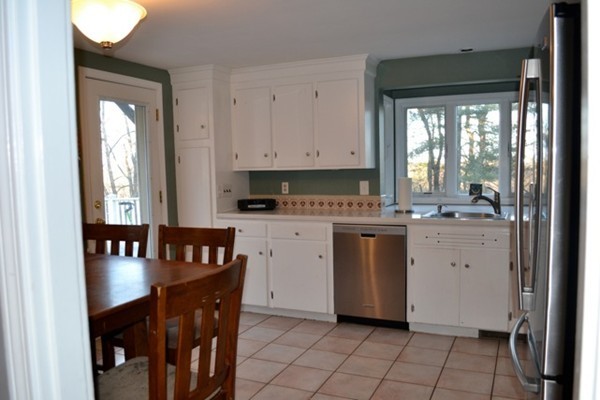 7 Castle Road Westford, MA 01886 - Photo 3 of 19 Gallery Image 3
