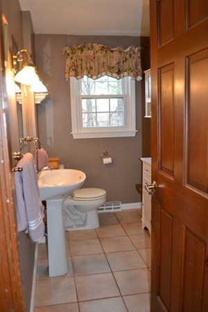 7 Castle Road Westford, MA 01886 - Photo 9 of 19 Gallery Image 9