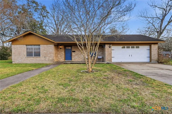 $1,900 | 803 Hibiscus Lane, Victoria, TX 77904