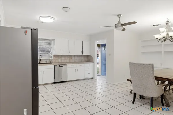 $1,900 | 803 Hibiscus Lane, Victoria, TX 77904