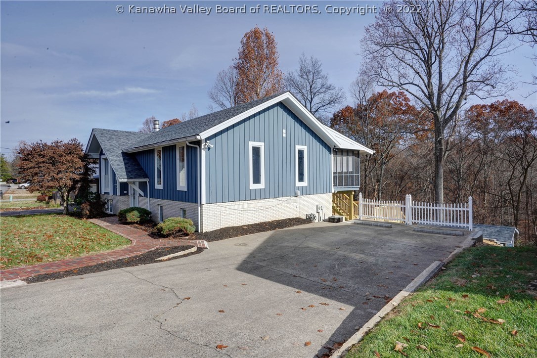 73 Hamill Road Huntington, WV 25701 - Photo 3 of 29 Gallery Image 3