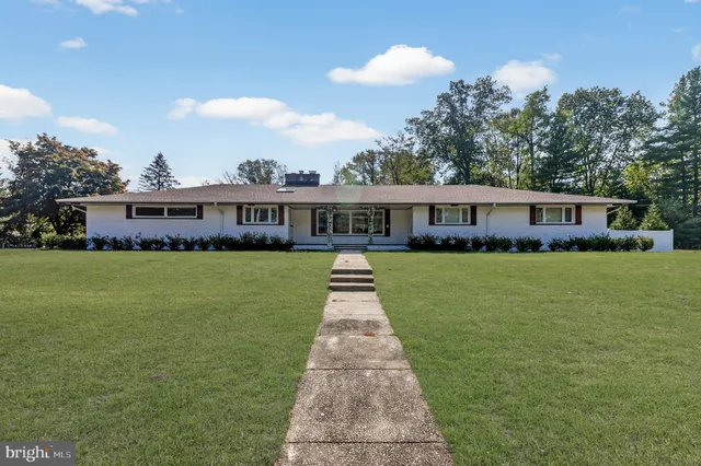 $875,000 | 8 Lake Drive, Freehold, NJ 07728