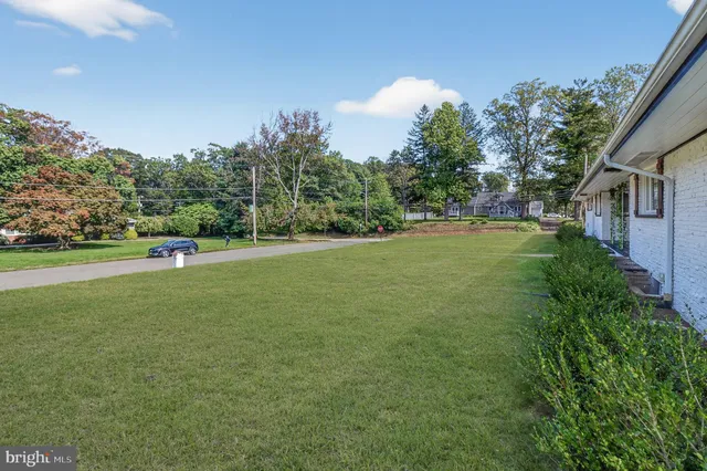 $875,000 | 8 Lake Drive, Freehold, NJ 07728