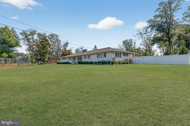 $875,000 | 8 Lake Drive, Freehold, NJ 07728