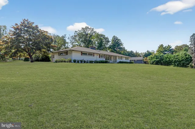 $875,000 | 8 Lake Drive, Freehold, NJ 07728