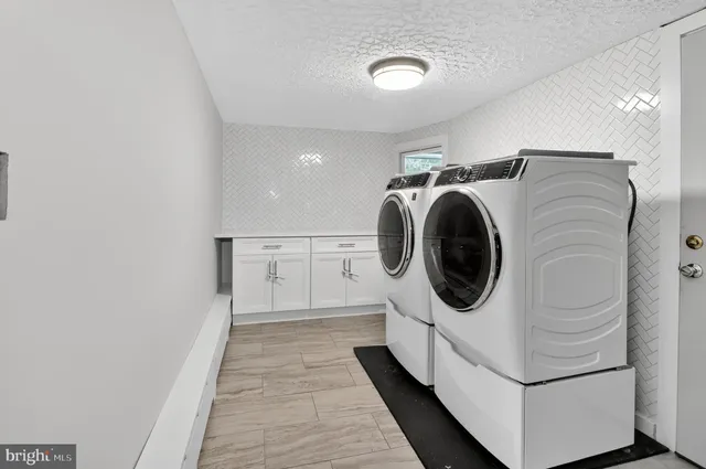 $875,000 | 8 Lake Drive, Freehold, NJ 07728