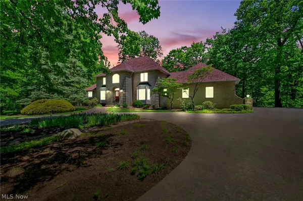 $750,000 | 9155 Woods Way Drive, Kirtland, OH 44094