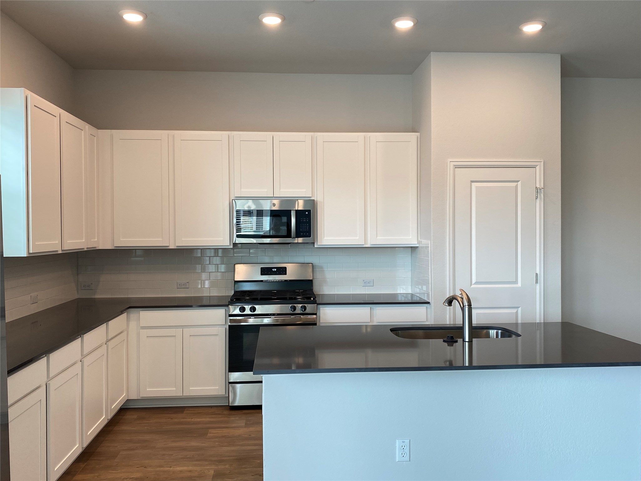3000 Chisholm Trail Road, Unit 49 Round Rock, TX 78681 - Photo 5 of 26 Kitchen Counters