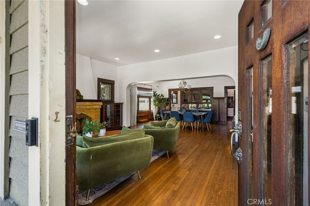 323 East Bixby Road Long Beach, CA 90807 - Photo 7 of 54 Gallery Image 7