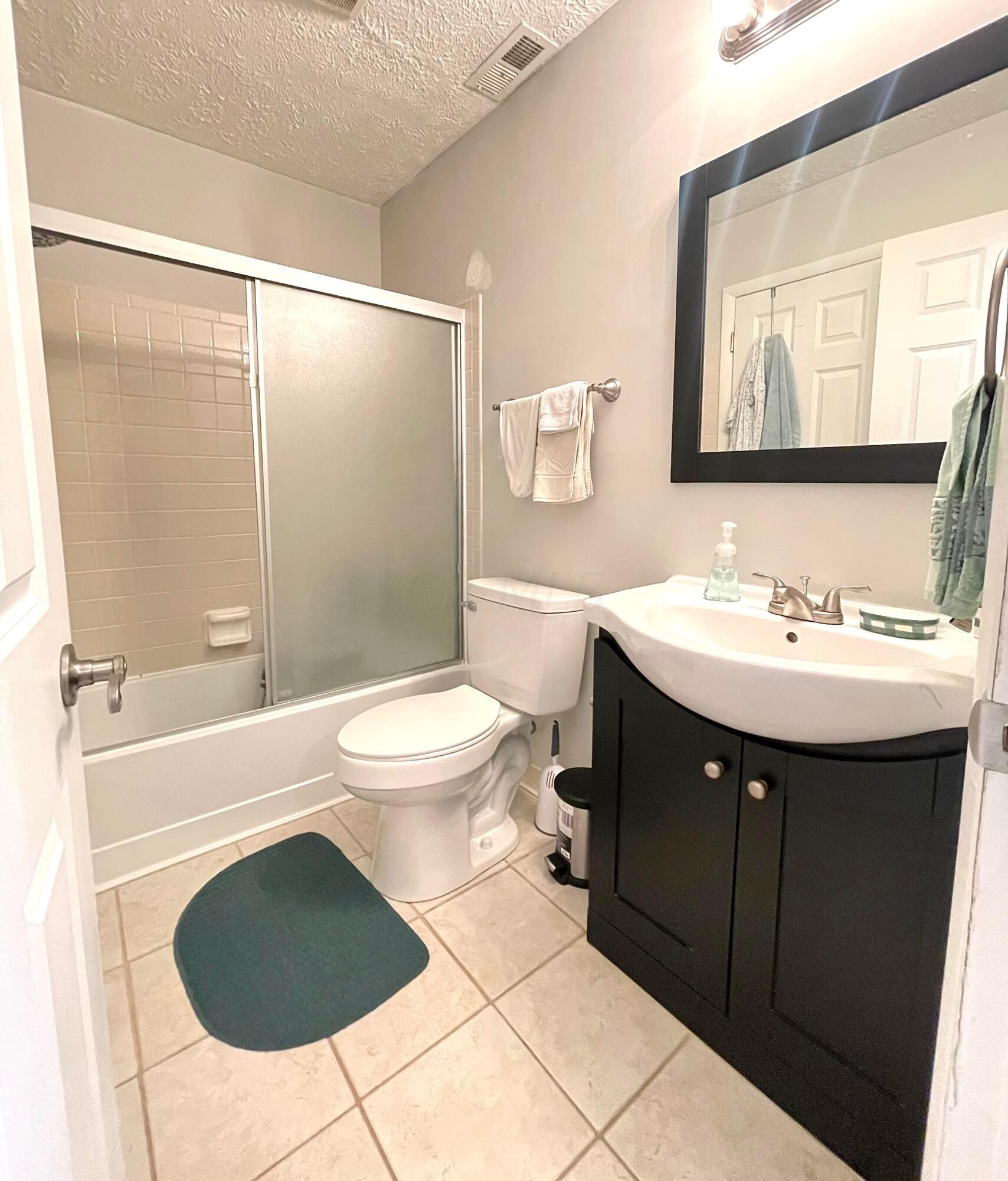 2271 Hedgerow Road, Unit 2271D Columbus, OH 43220 - Photo 15 of 26 IMG_3043