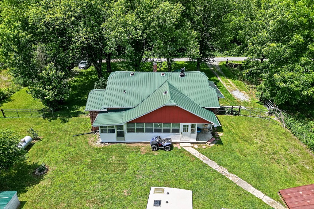 747 Hunting Creek Road Whitleyville, TN 38588 - Photo 9 of 33