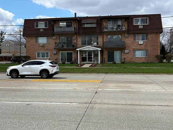 $135,000 | 11000 Central Avenue, Unit 1A, Chicago Ridge, IL 60415