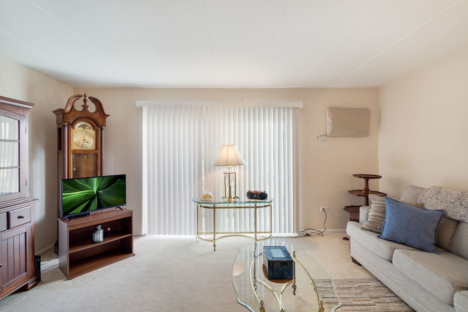11000 Central Avenue, Unit 1A Chicago Ridge, IL 60415 - Photo 3 of 15 a living room with furniture and a flat screen tv