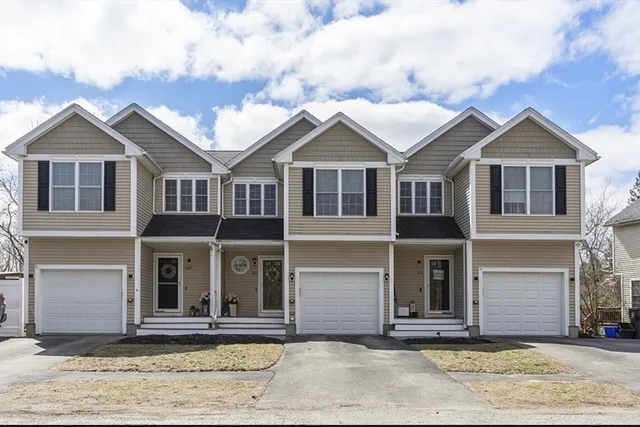 $3,200 | 311 Farrwood Drive, Unit 1, Haverhill, MA 01835