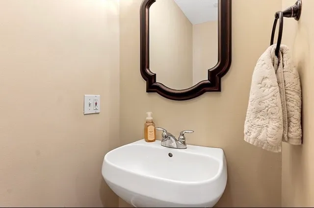 $3,200 | 311 Farrwood Drive, Unit 1, Haverhill, MA 01835