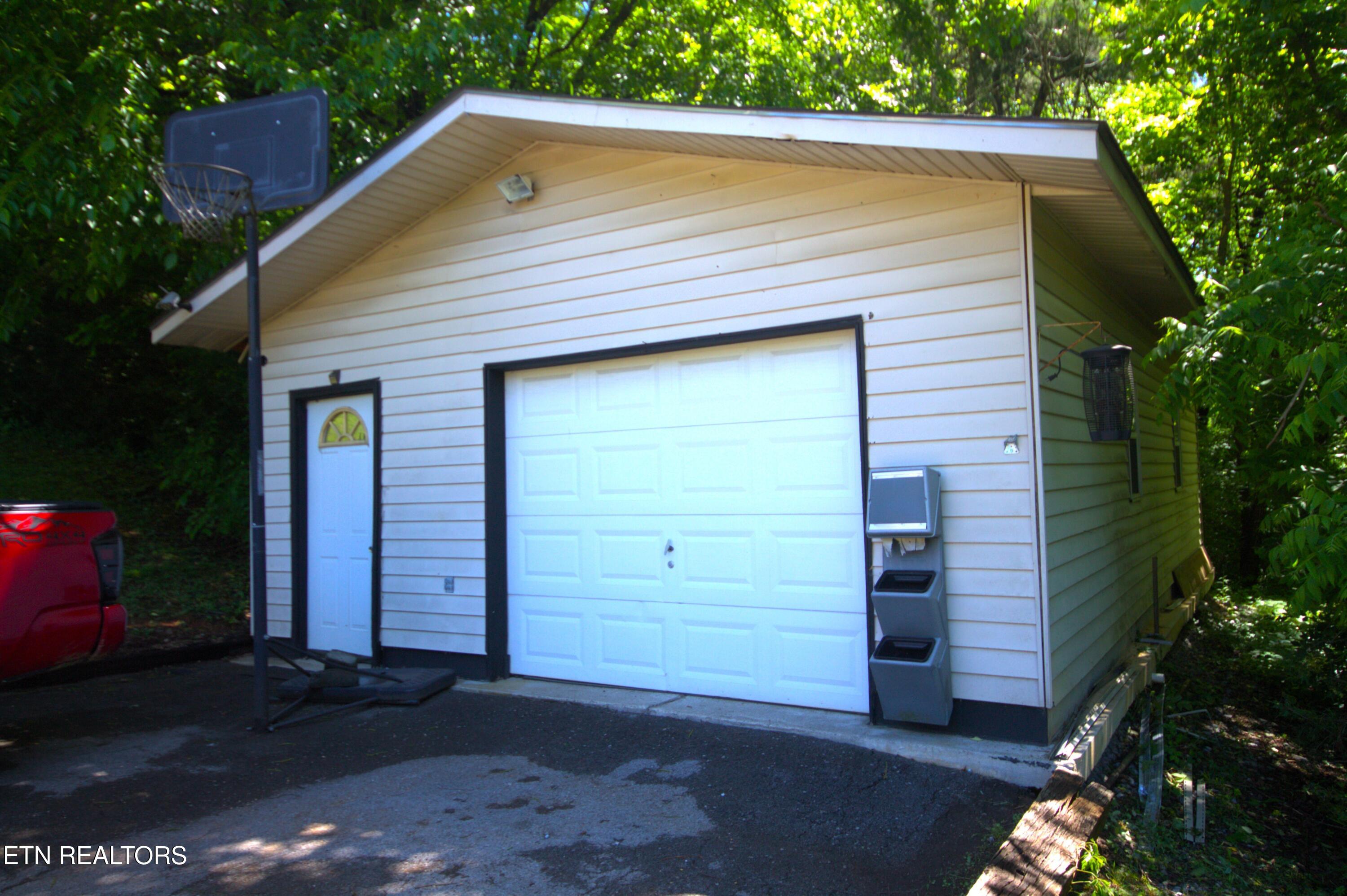 724 Lower Quarry Road Newport, TN 37821 - Photo 15 of 18 Garage