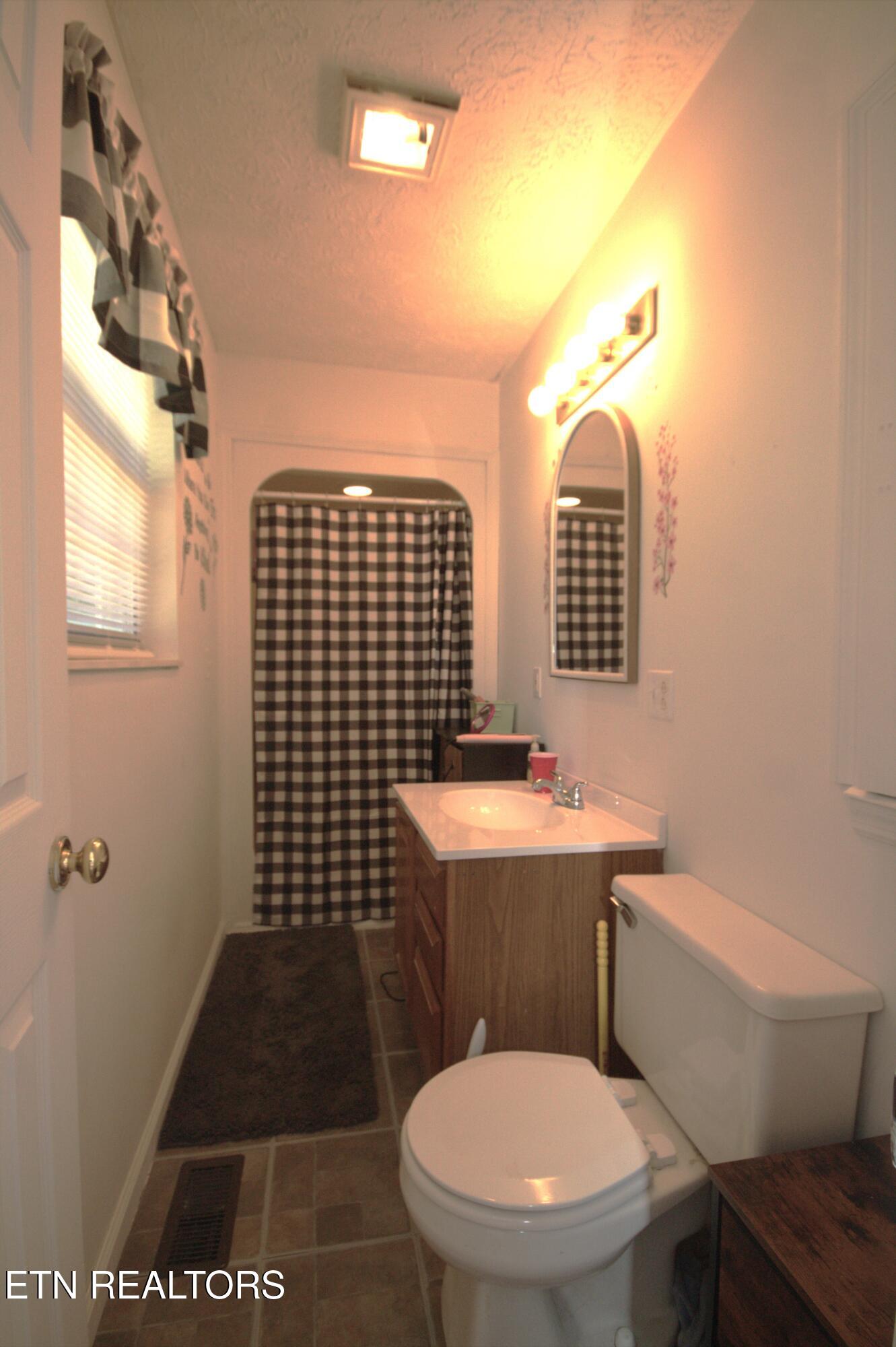 724 Lower Quarry Road Newport, TN 37821 - Photo 8 of 18 Ensuite Bath in Primary