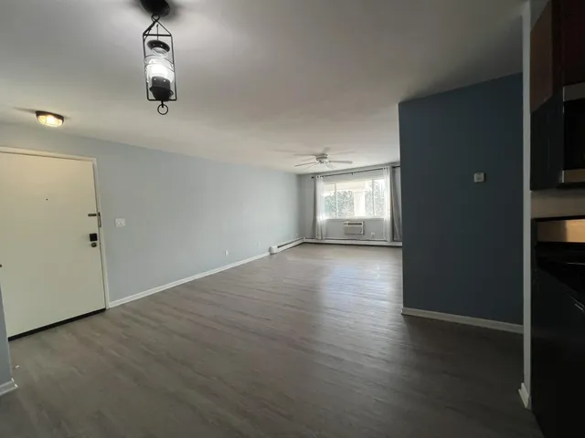 $1,500 | 255 Elmwood Avenue, Unit 309, Lake Geneva, WI 53147