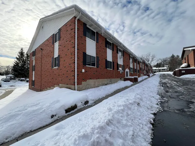 $1,500 | 255 Elmwood Avenue, Unit 309, Lake Geneva, WI 53147