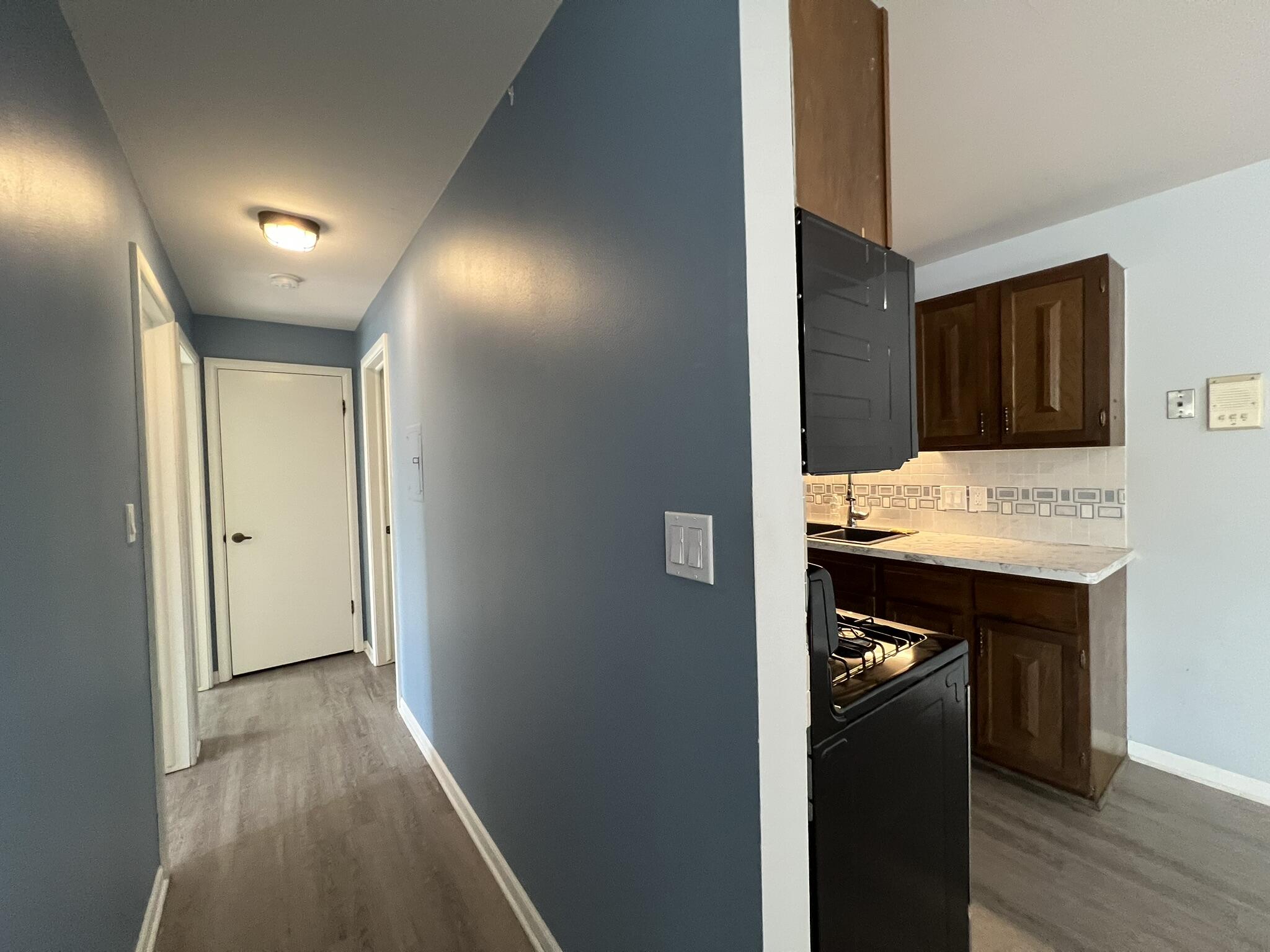 255 Elmwood Avenue, Unit 309 Lake Geneva, WI 53147 - Photo 6 of 19 Hallway