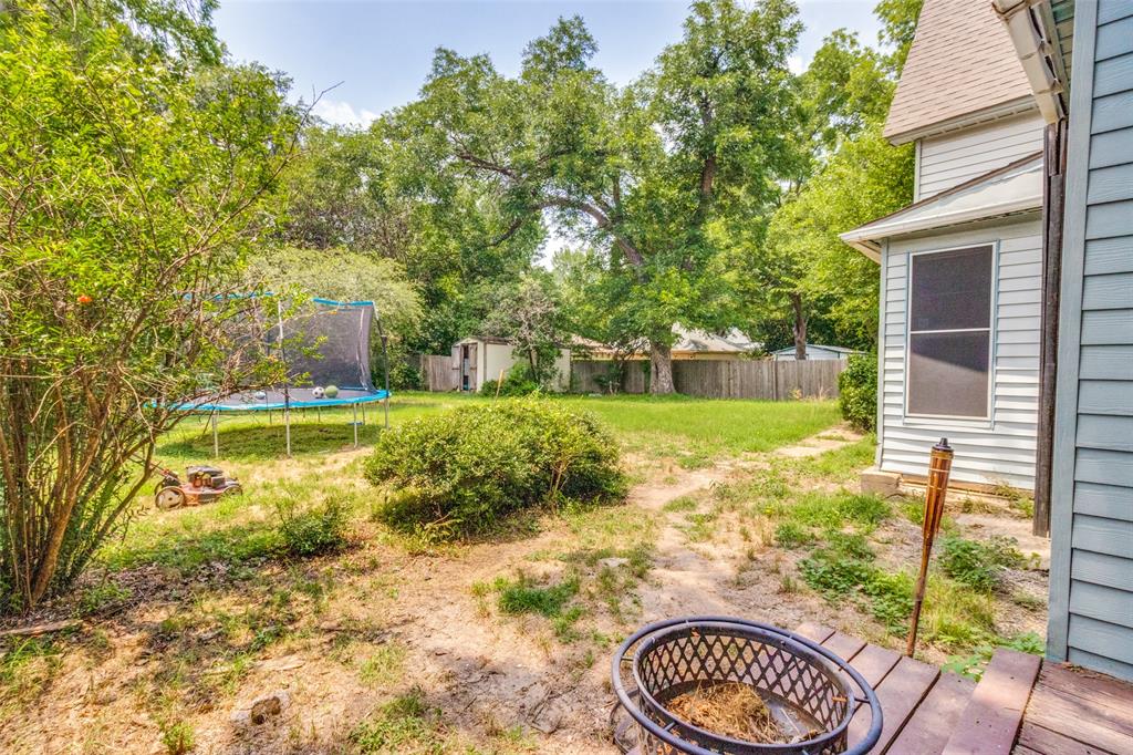 511 North Virginia Street Terrell, TX 75160 - Photo 2 of 5 a view of a patio with a yard