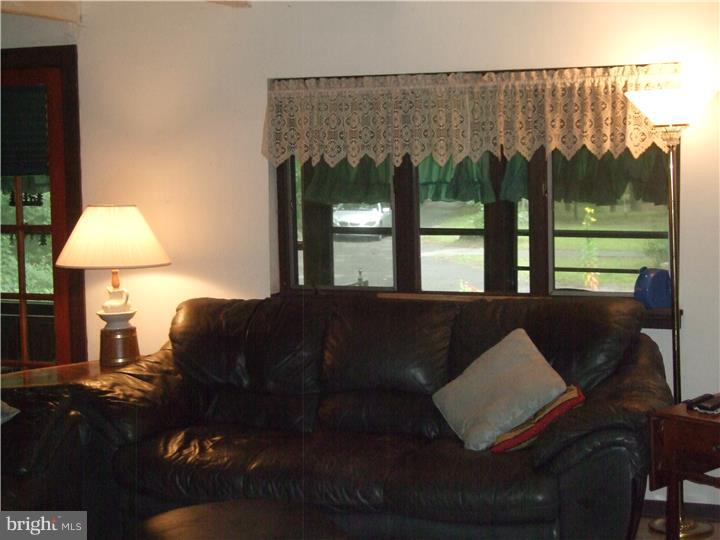21 Center Road Pemberton, NJ 08068 - Photo 12 of 25 Living Room