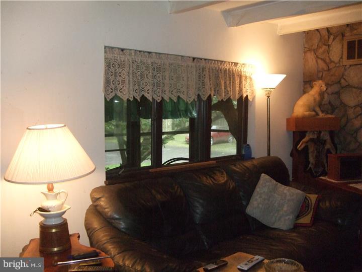 21 Center Road Pemberton, NJ 08068 - Photo 13 of 25 Living Room