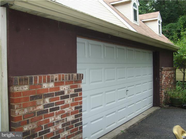 21 Center Road Pemberton, NJ 08068 - Photo 3 of 25 Garage