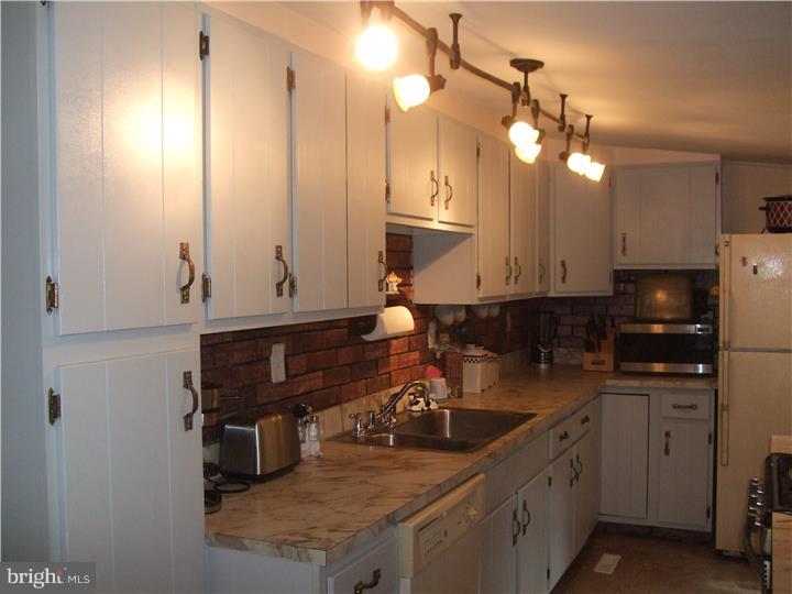 21 Center Road Pemberton, NJ 08068 - Photo 4 of 25 Kitchen