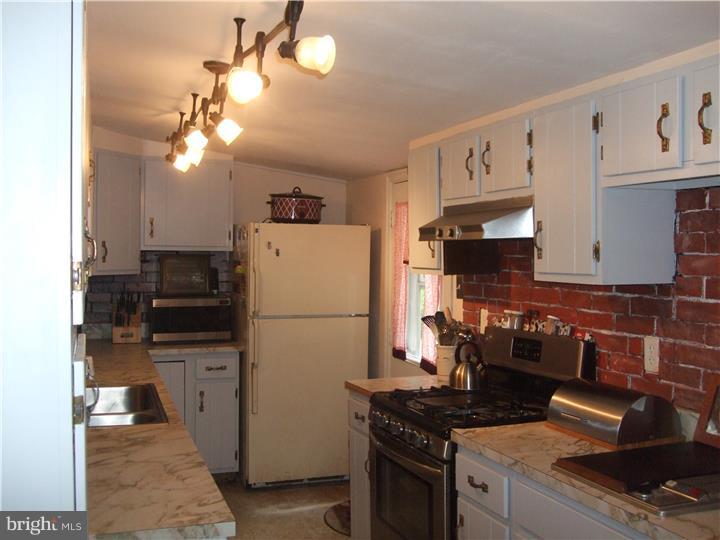 21 Center Road Pemberton, NJ 08068 - Photo 5 of 25 Kitchen