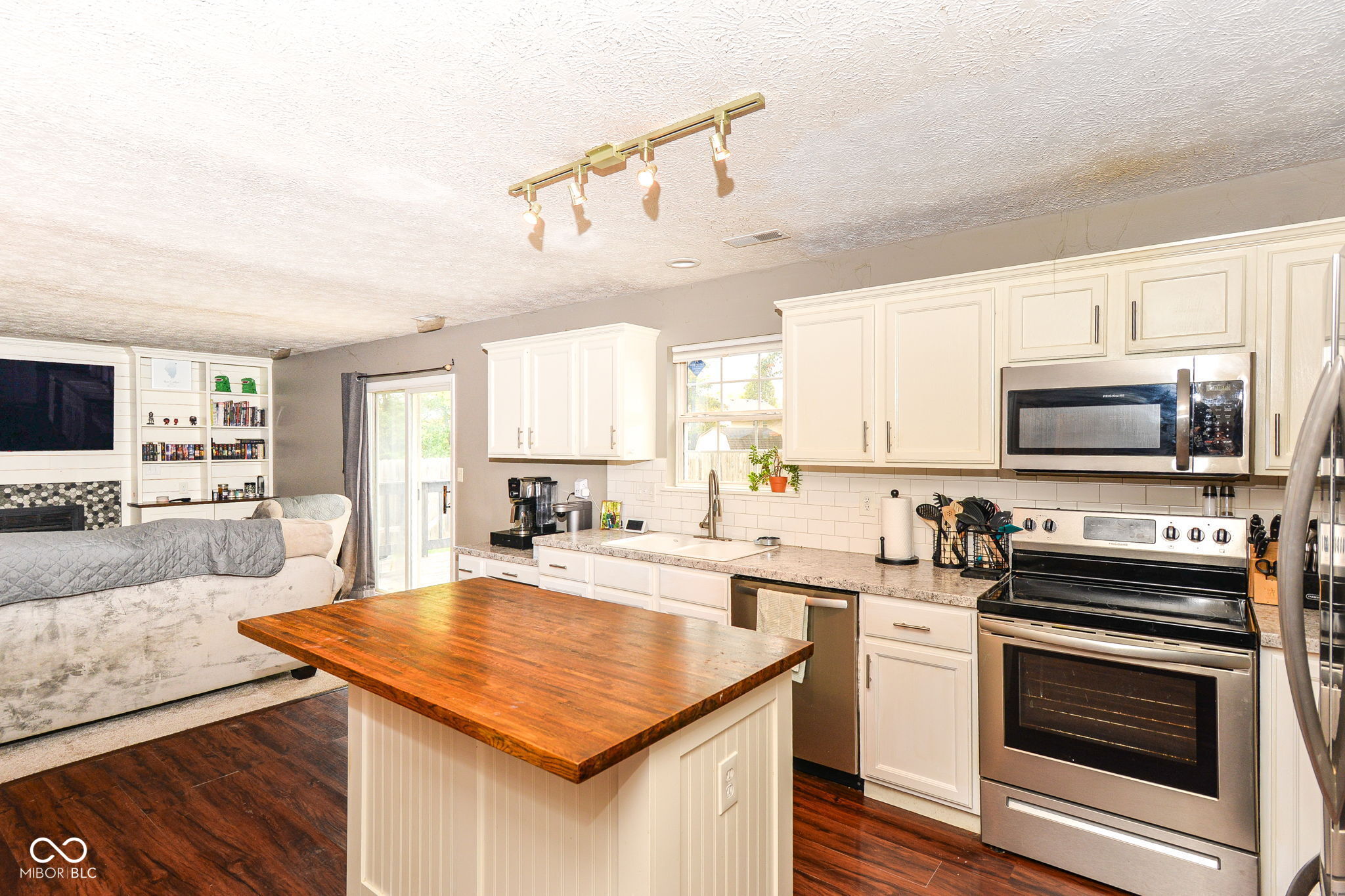 11122 Oakspring Court Indianapolis, IN 46239 - Photo 6 of 34