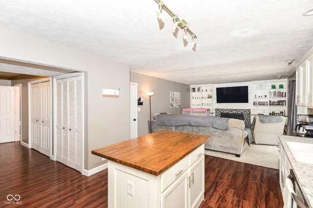 $273,900 | 11122 Oakspring Court, Indianapolis, IN 46239