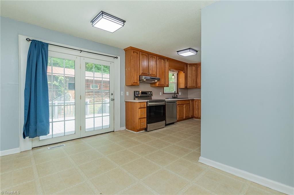 291 Kingwood Road Reidsville, NC 27320 - Photo 11 of 49 Dining area