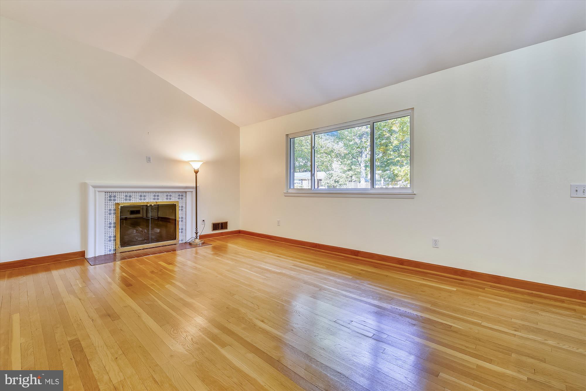 11500 Colt Terrace Silver Spring, MD 20902 - Photo 5 of 30 Living Room