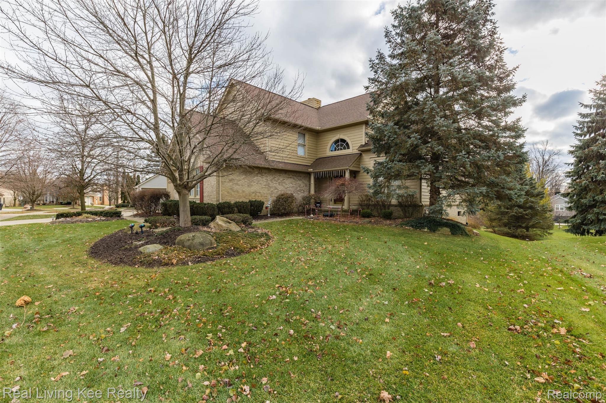 4234 Bold Meadows Rochester, MI 48306 - Photo 28 of 44 exterior-5.jpg