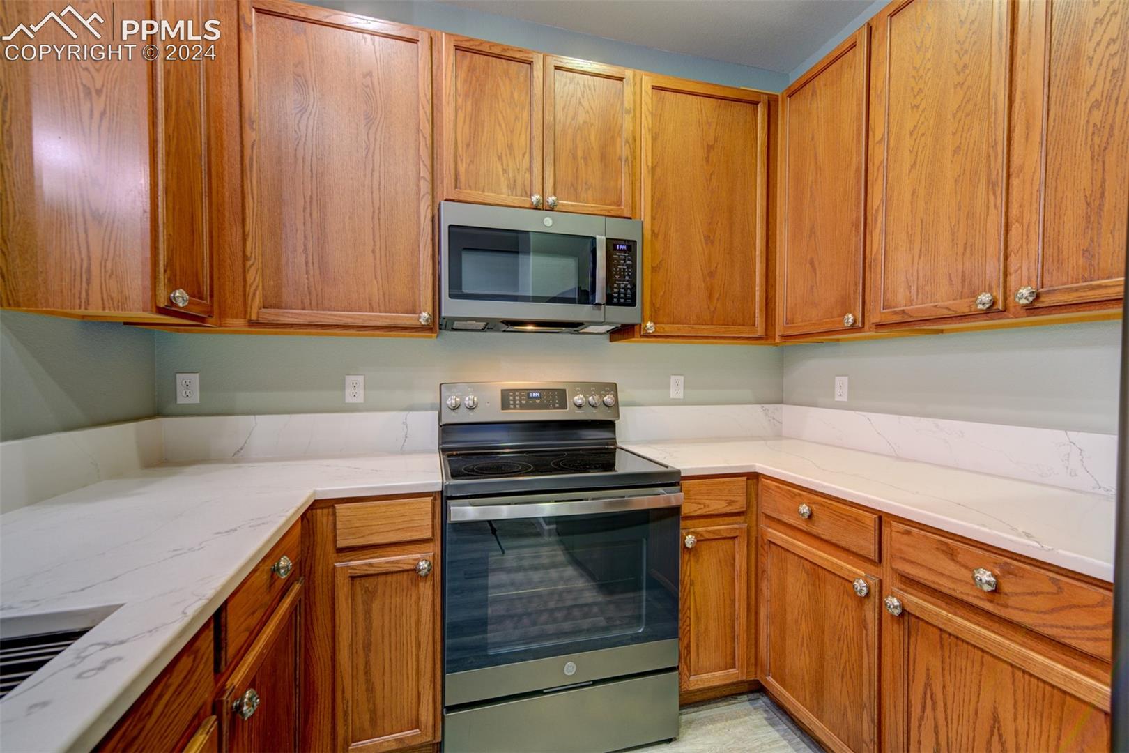 4104 Diamond Ridge View Colorado Springs, CO 80918 - Photo 12 of 36 Gallery Image 12
