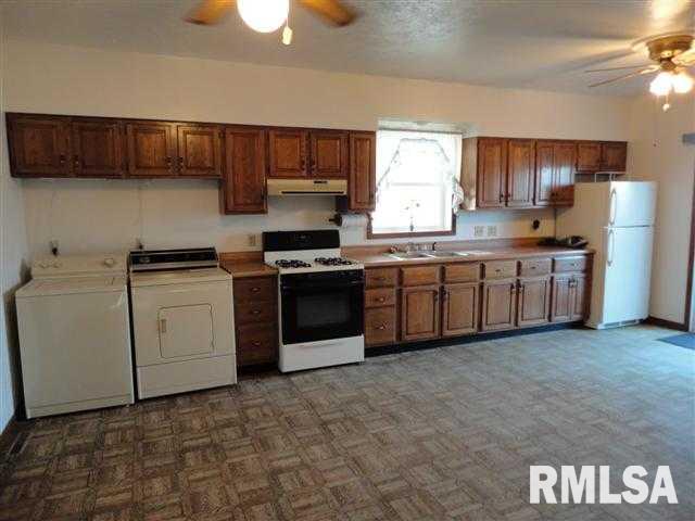 607 North Cody Road Le Claire, IA 52753 - Photo 5 of 12 Gallery Image 5