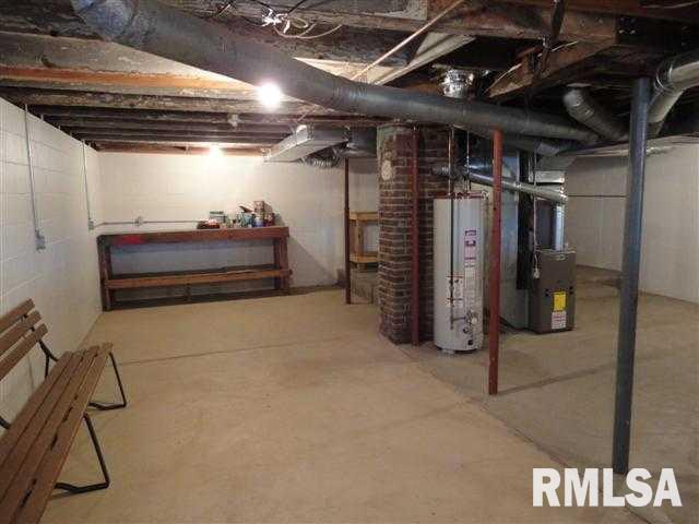 607 North Cody Road Le Claire, IA 52753 - Photo 9 of 12 Gallery Image 9