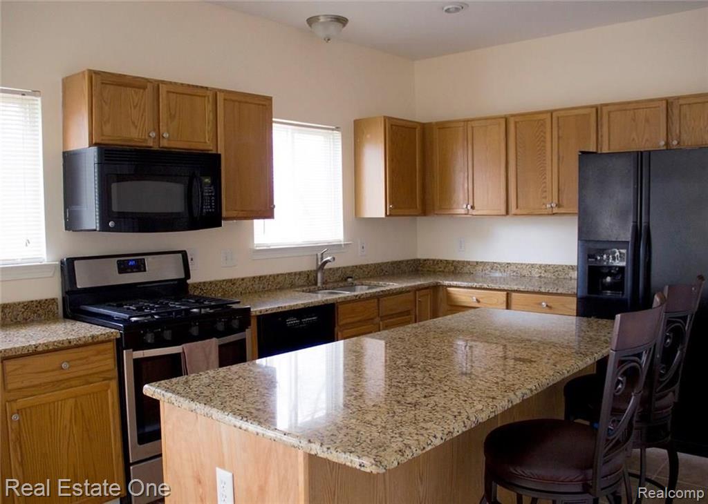 143 Eagle Ridge Road Lake Orion, MI 48360 - Photo 8 of 17