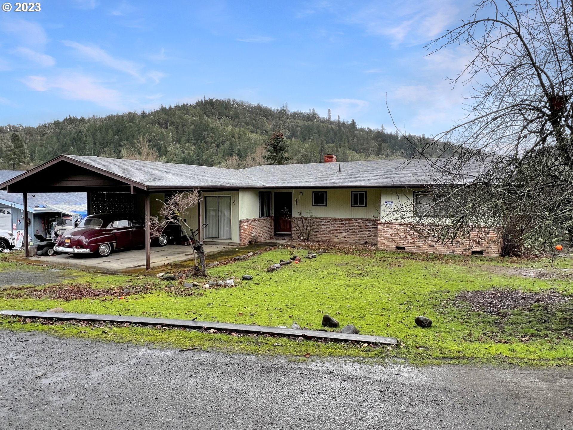 1233 Northeast Ridge Avenue Roseburg, OR 97470 - Photo 2 of 24