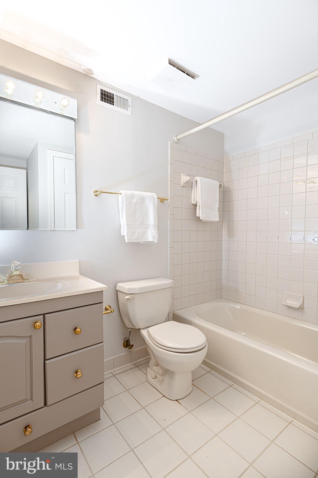 9596 Oakington Drive Fairfax Station, VA 22039 - Photo 34 of 52 a bathroom with a sink a toilet and a bathtub