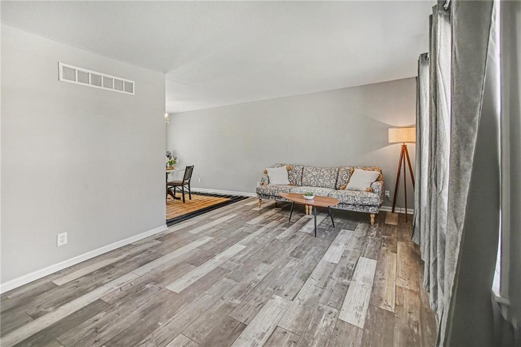 6403 120th Terrace Grandview, MO 64030 - Photo 4 of 53