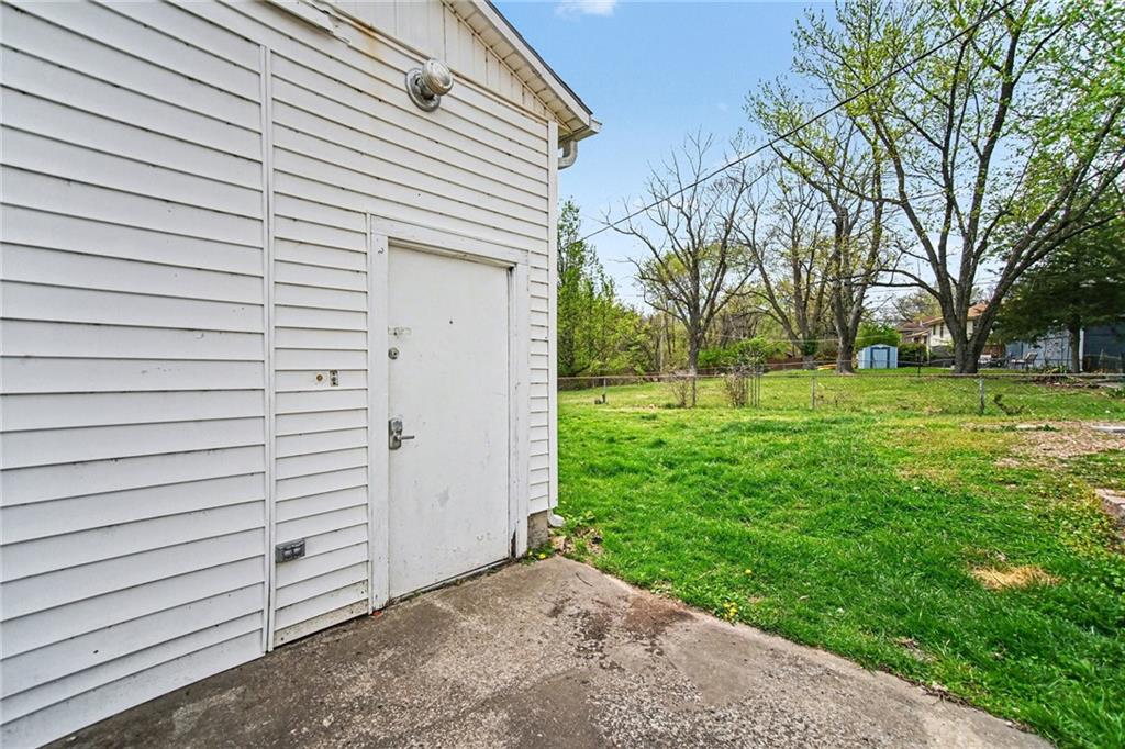 6403 120th Terrace Grandview, MO 64030 - Photo 49 of 53