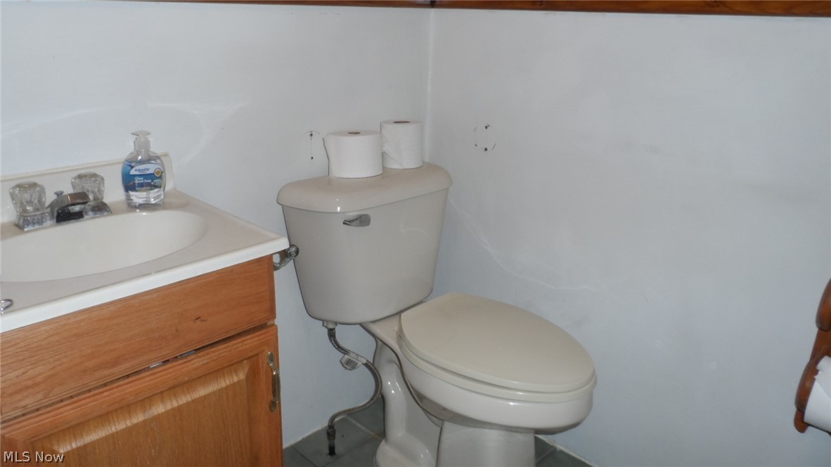 202 South Chestnut Street Kent, OH 44240 - Photo 9 of 35 1st floor bath w/ standup shower