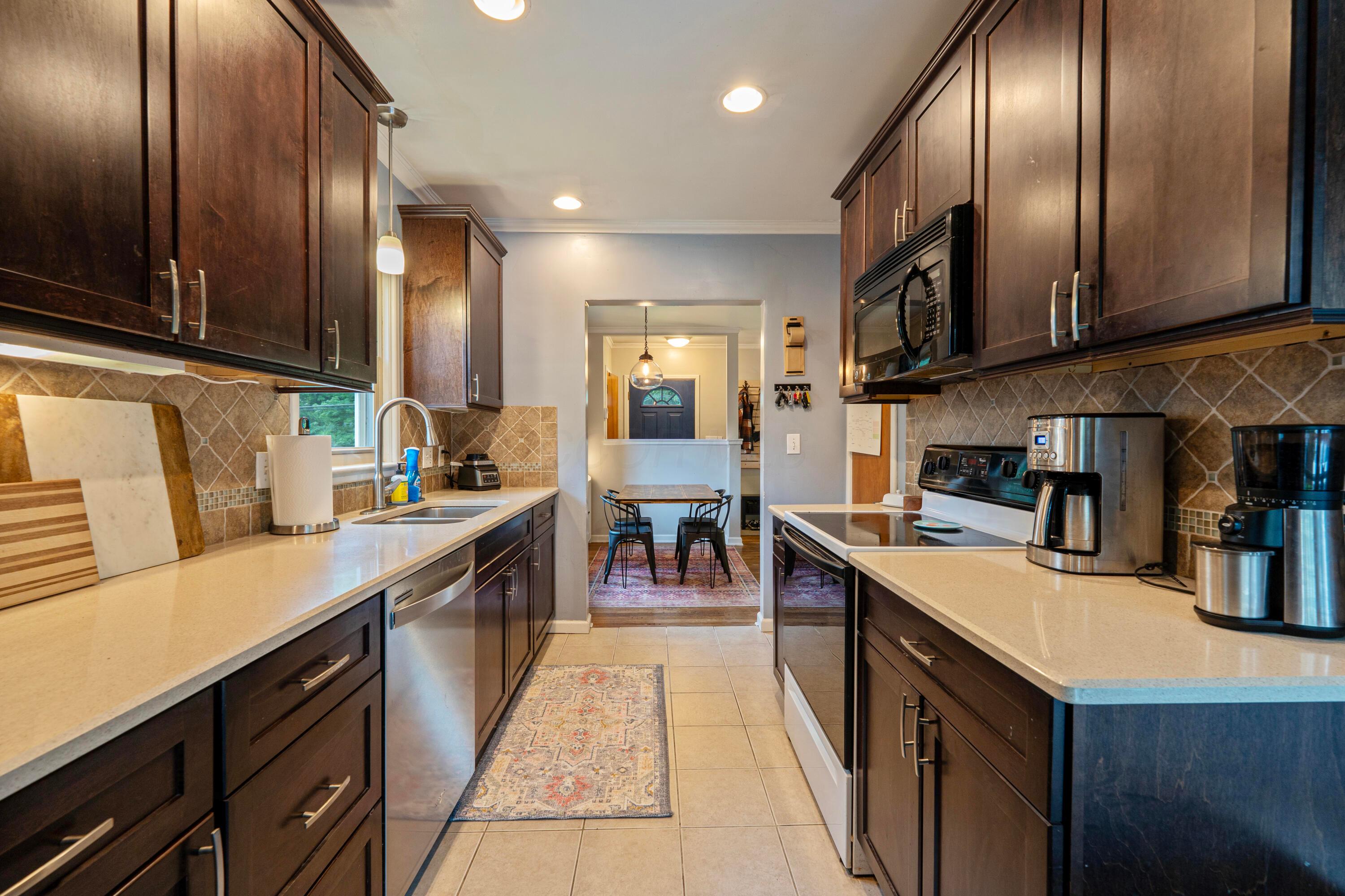6455 Linworth Road Worthington, OH 43085 - Photo 13 of 28 Kitchen5