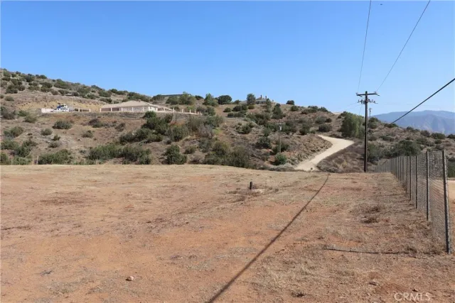 a view of a dry yard