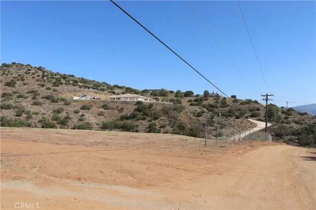 a view of a dry yard